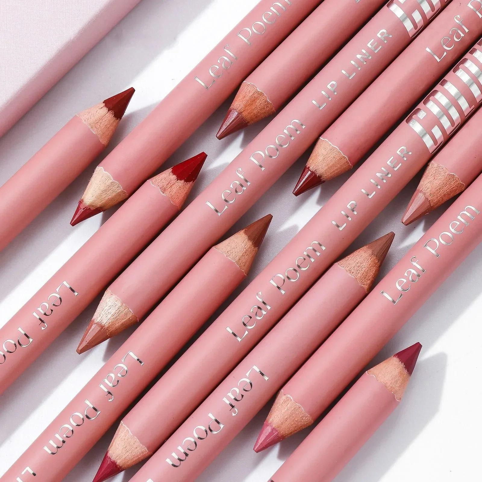 Crayon à lèvres marron nu, mat - Lip Liner Pencil avis et prix