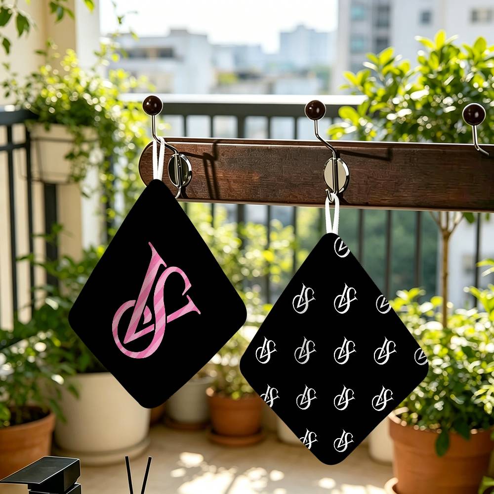 Serviette de table suspendue e - Beauty Makeup Louis Vuitton avis et prix
