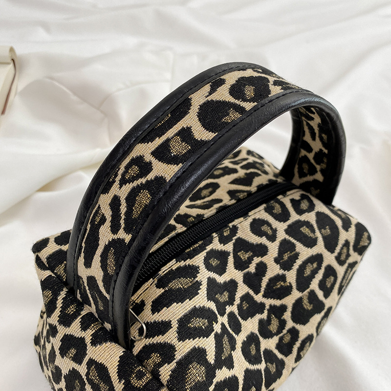Sac de maquillage léopard de l - Ysl Beauty Makeup Bag avis et prix